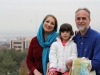 Iran - Ispahan - Parc du mont Soffeh - Une famille voulant se faire photographier