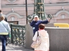 Russie - Saint-Pétersbourg - Pour éviter de s'user la voie, les vendeurs sur rue ont un petit mégaphone